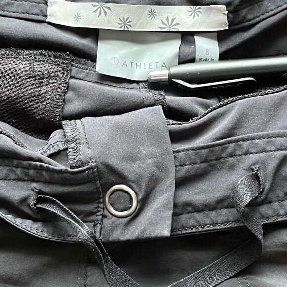 Athleta Shorts Womens 8 Black Shors w/Pockets & Adjustable Waistband - Picture 2 of 5